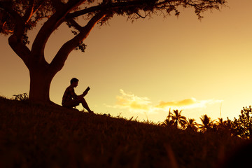 今日限行(今日限行车号)