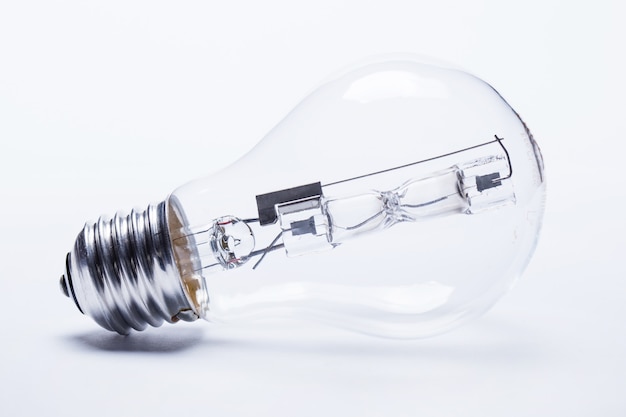 上海已报告321例感染者波及8省市/上海确诊感染人数